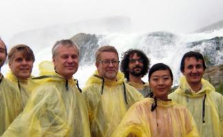 Ensemble Son och Either/Or framför Niagarafallen
