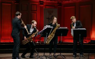 Stockholms Saxofonkvartett spelar i stora salen på Musikaliska